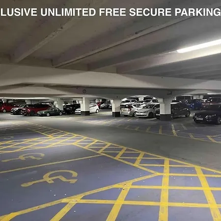 Апартаменты Deluxe Centre Balcony & View & Free Parking