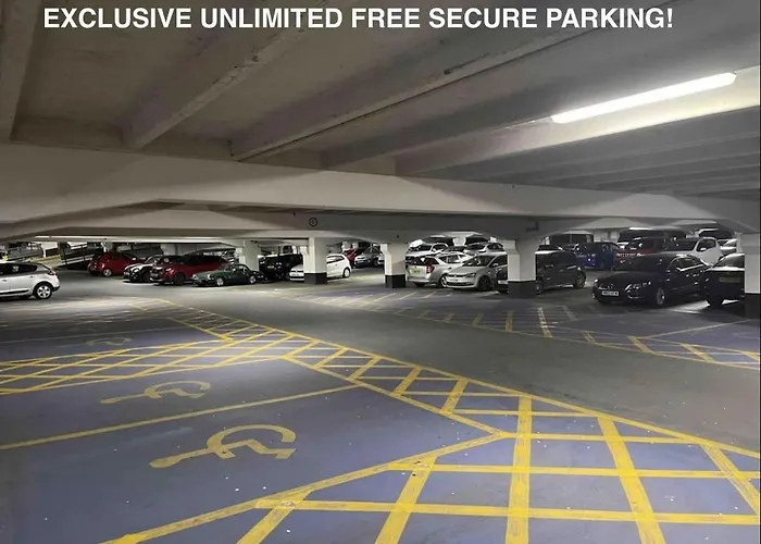 Апартаменти Deluxe Centre Balcony & View & Free Parking